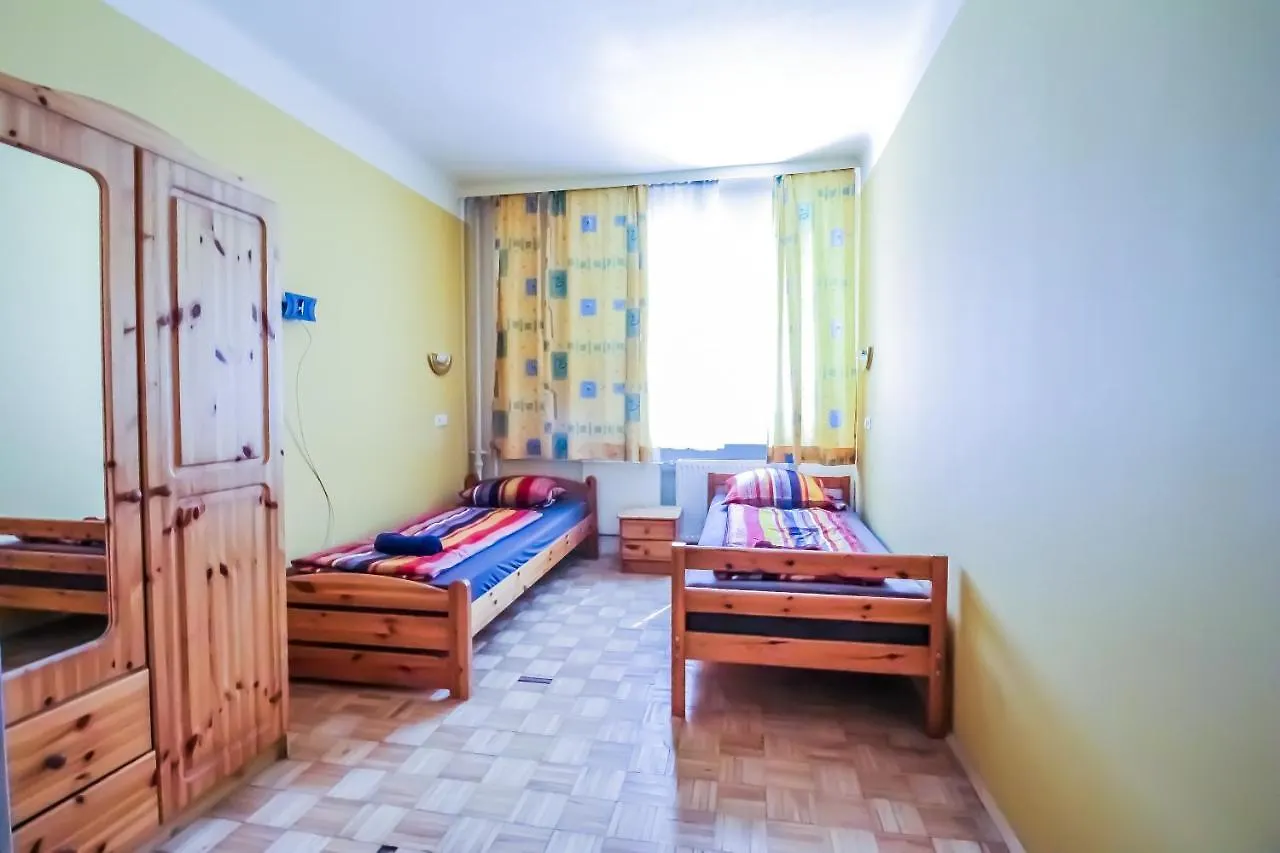 Apartment 2 Single Beds Room With Shared Bathroom Vienna