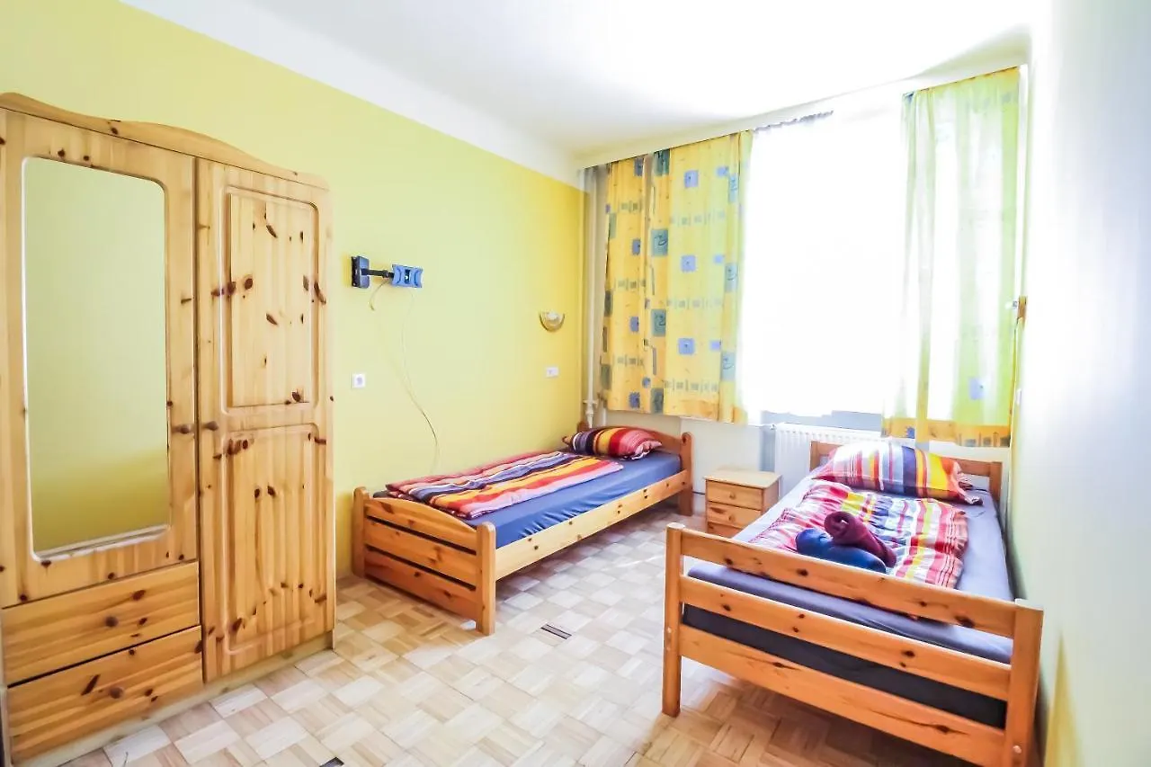 2 Single Beds Room With Shared Bathroom Vienna 0*,  Austria