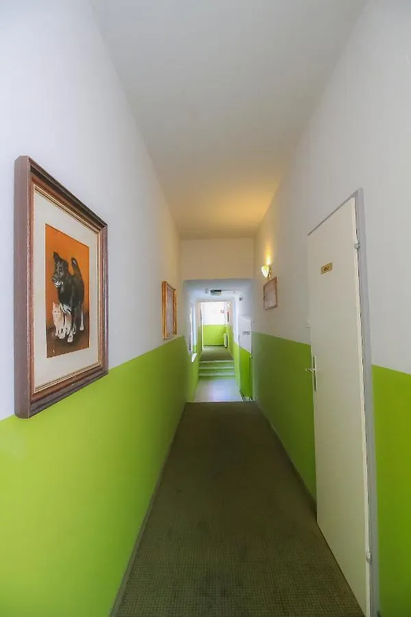 2 Single Beds Room With Shared Bathroom Vienne