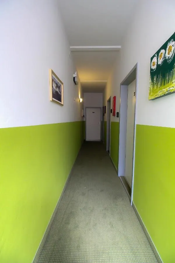2 Single Beds Room With Shared Bathroom Vienne 0*,