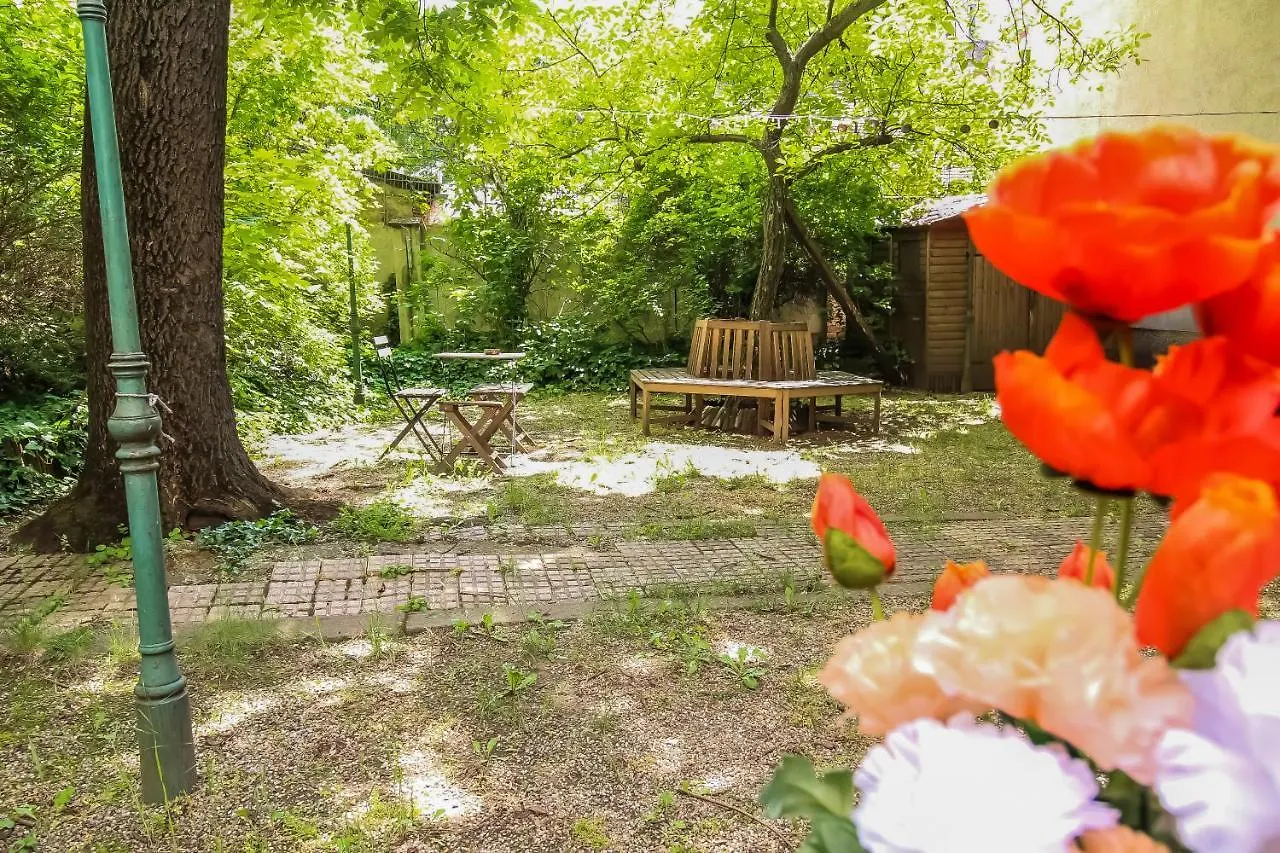 2 Single Beds Room With Shared Bathroom Vienne Appartement
