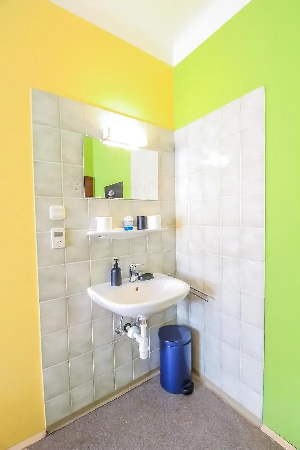 2 Single Beds Room With Shared Bathroom Vienne Autriche